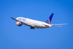 United Airlines in the air © Richair | Dreamstime.com